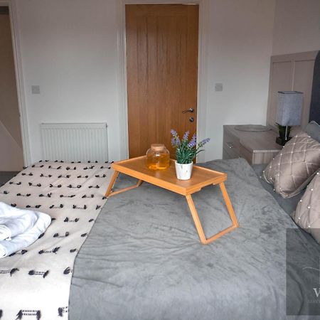 1 Bed House , Free Wifi,Free Parking,Leasure,Business Appartement Swansea Buitenkant foto
