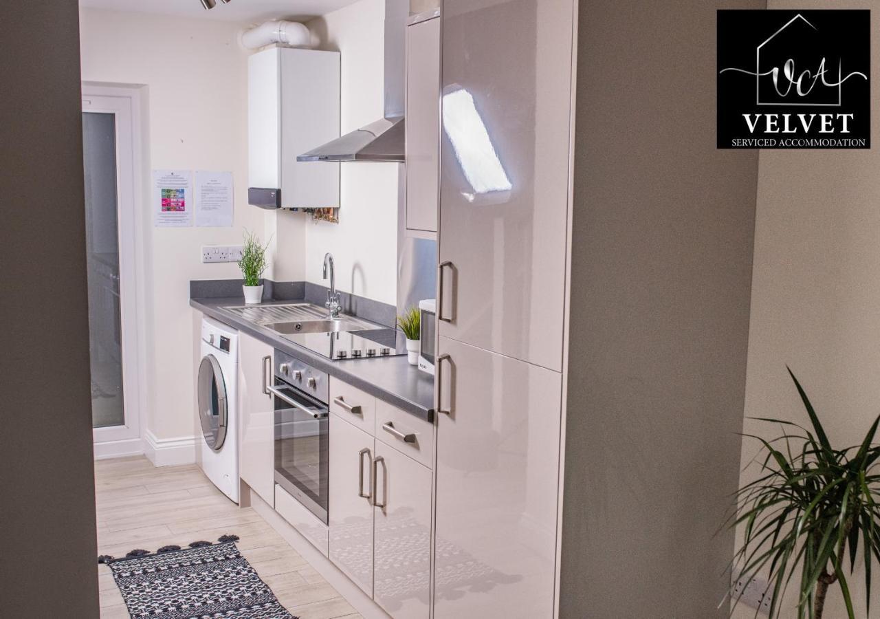 1 Bed House , Free Wifi,Free Parking,Leasure,Business Appartement Swansea Buitenkant foto