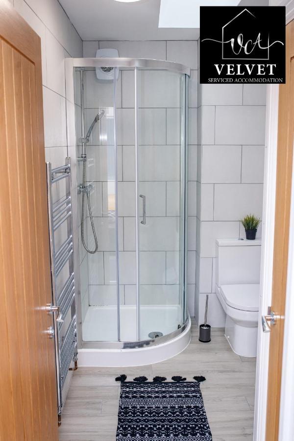 1 Bed House , Free Wifi,Free Parking,Leasure,Business Appartement Swansea Buitenkant foto
