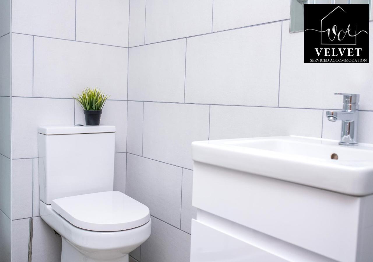 1 Bed House , Free Wifi,Free Parking,Leasure,Business Appartement Swansea Buitenkant foto