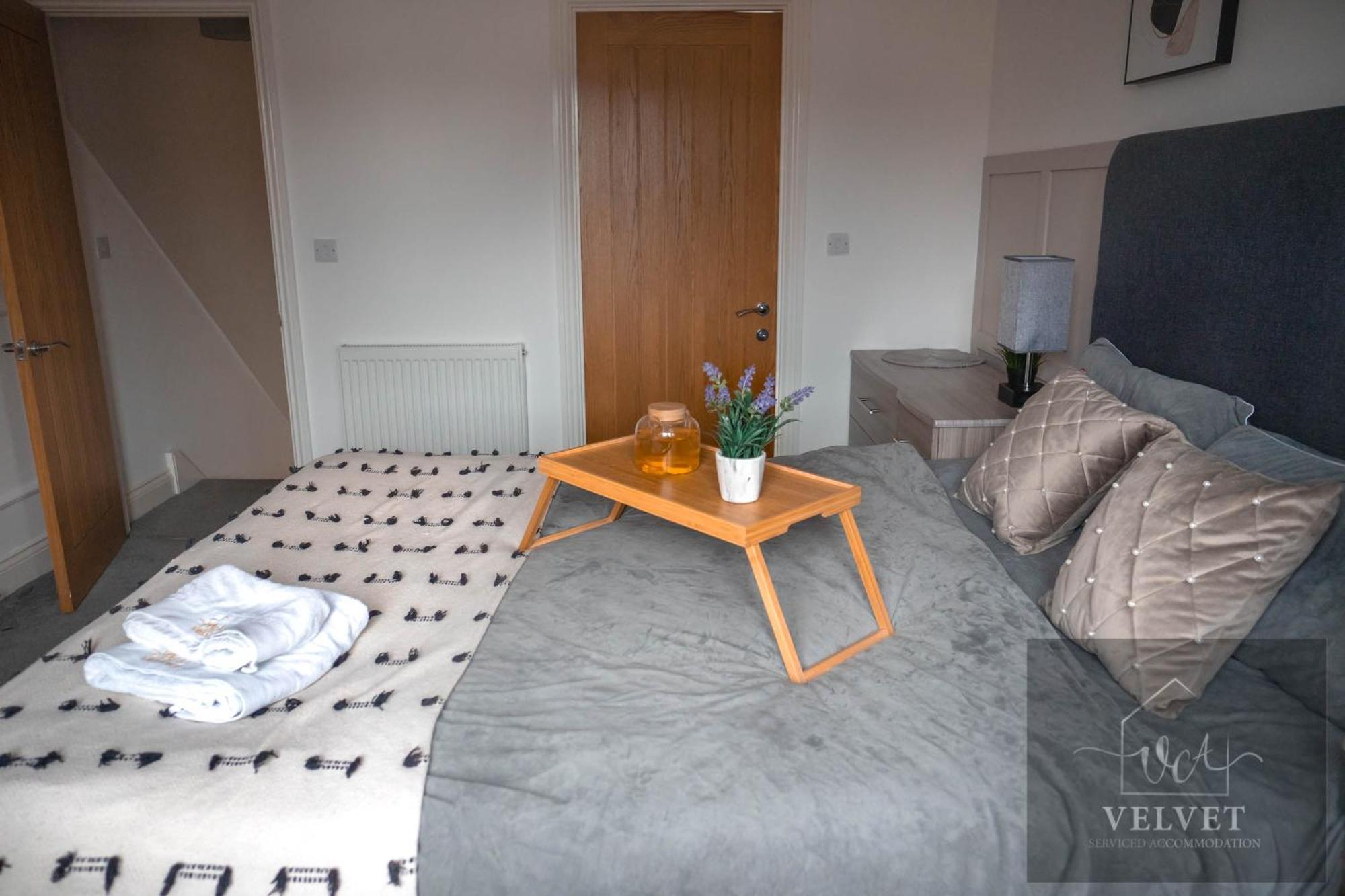 1 Bed House , Free Wifi,Free Parking,Leasure,Business Appartement Swansea Buitenkant foto
