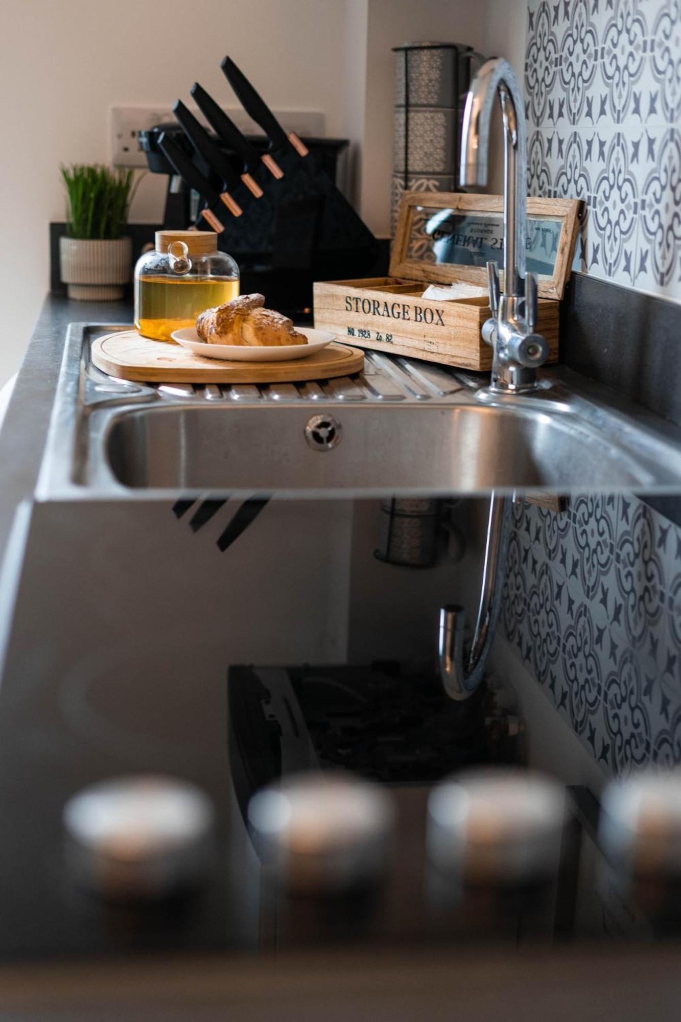1 Bed House , Free Wifi,Free Parking,Leasure,Business Appartement Swansea Buitenkant foto
