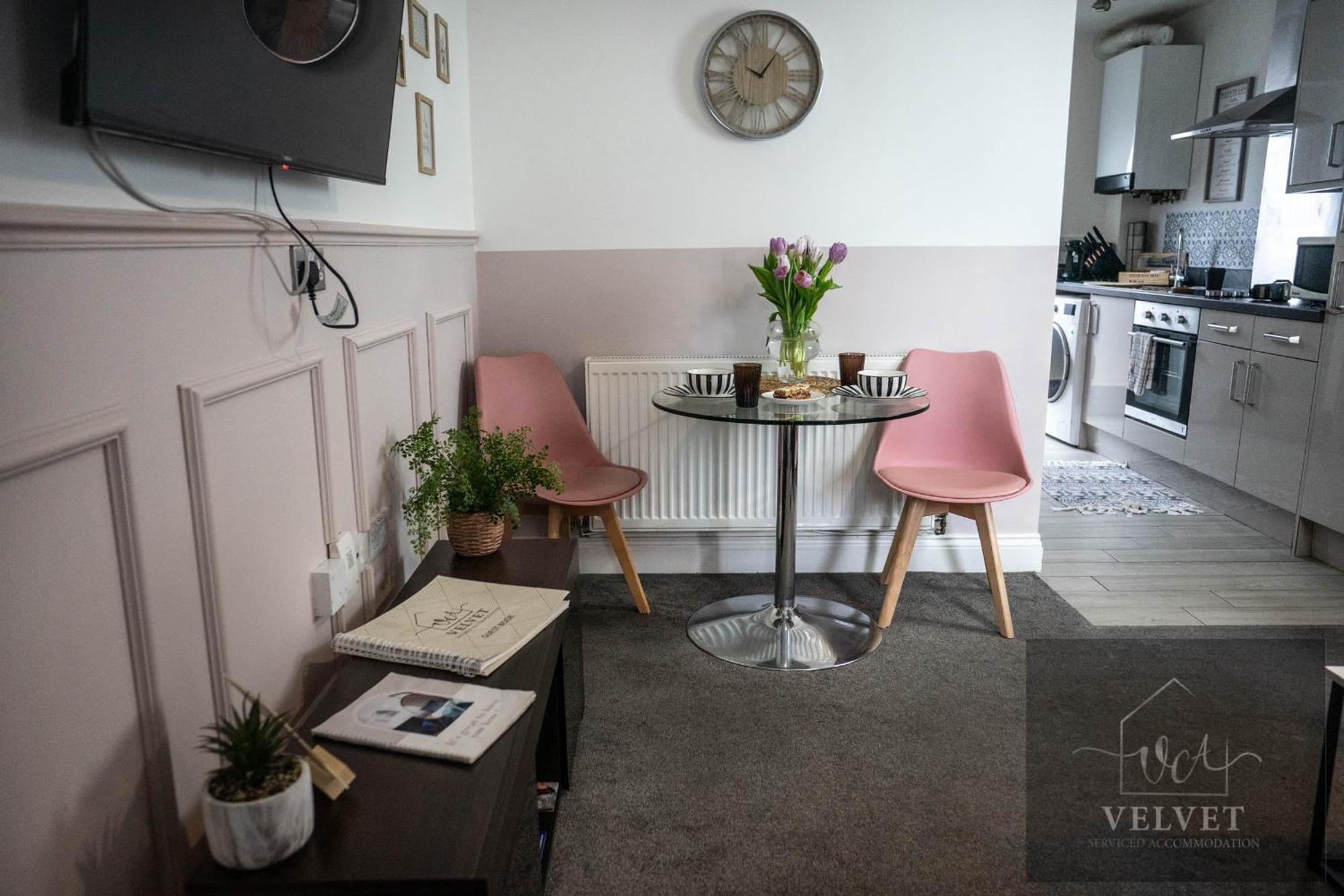 1 Bed House , Free Wifi,Free Parking,Leasure,Business Appartement Swansea Buitenkant foto